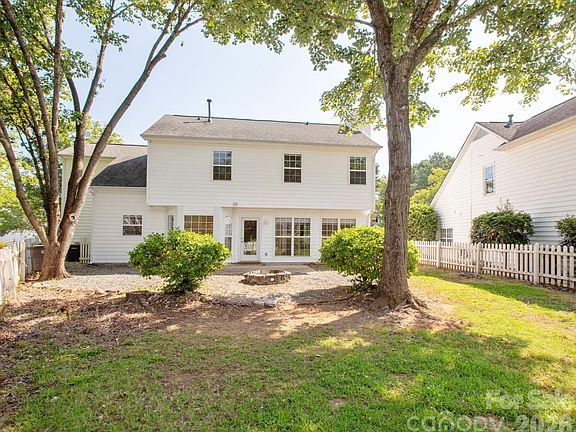 2nd image of 411 Carlisle Dr