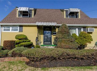 167 Floyd St, Brentwood, NY 11717