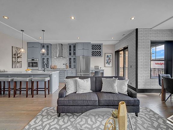 3rd image of 4625 S Lake Park Ave #2S
