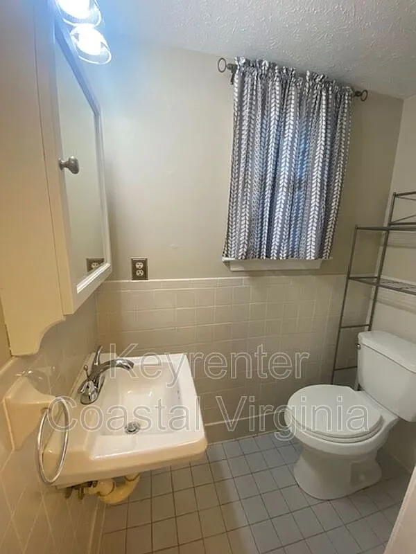 3 bed, 2.5 bath, 1835 sqft, $2,400 — Photo 4