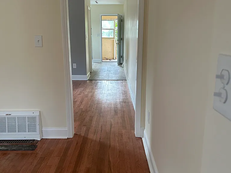 Richardson Ave — Photo 1