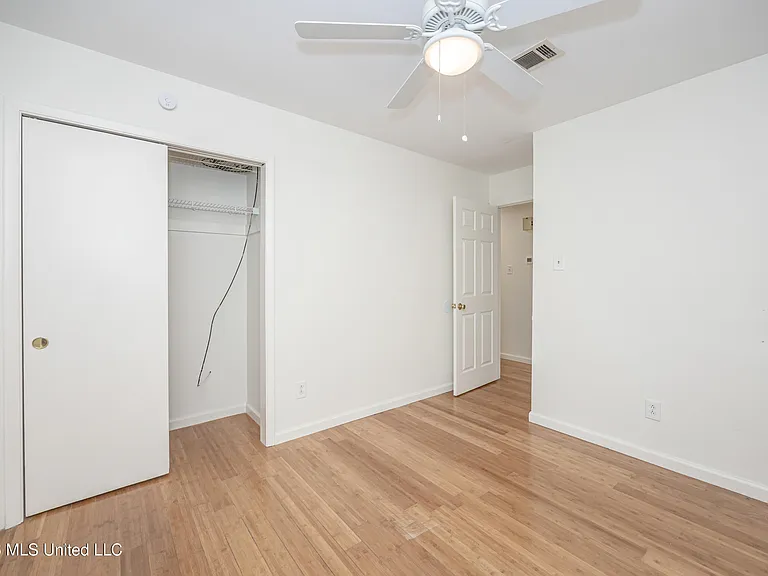 1213 King Henry Dr — Photo 36