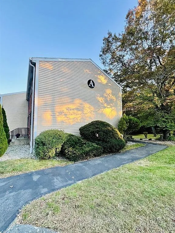 2 bed, 968 sqft, $2,700 — Photo 1