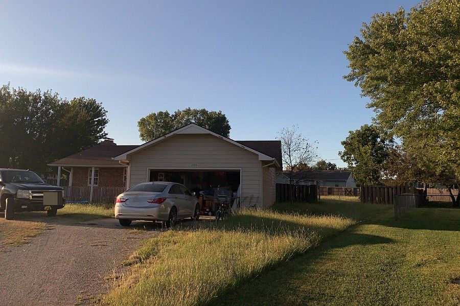 2nd image of 120 W Berlin Dr