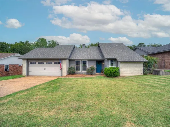 4621 Brookwood Dr, Noble, OK 73068