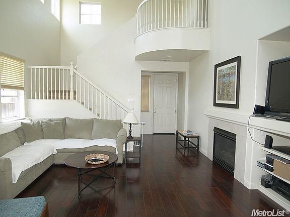 3rd image of 5833 Saxon Way