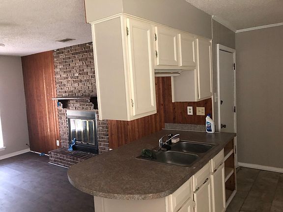 3rd image of 13 Cottonwood Ct