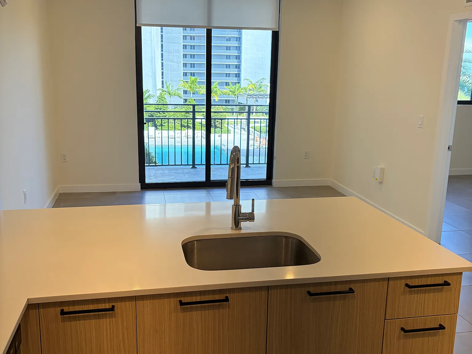 NE 163rd St, North Miami Beach — Photo 2