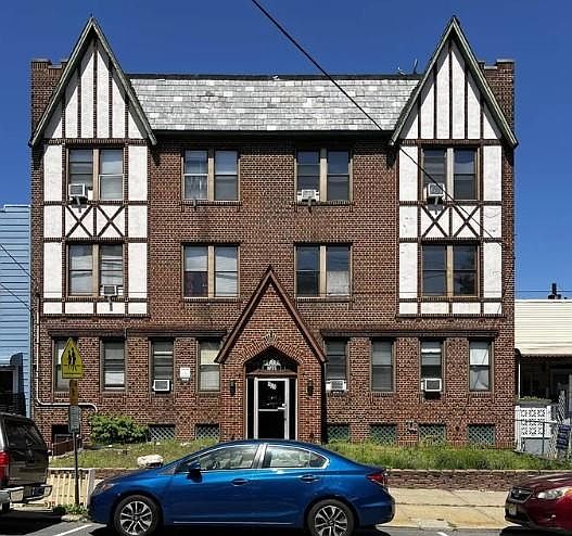 1st image of 901 Grand Ave #101