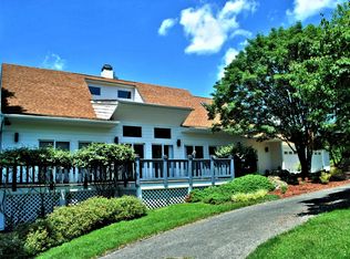3176 Country Meadow Dr, Christiansburg, VA 24073