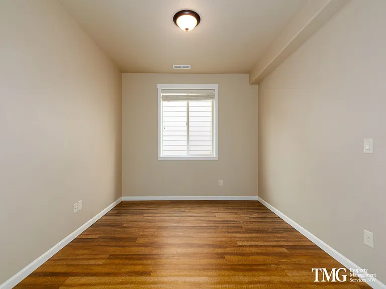 8223 NE 20th St — Photo 6