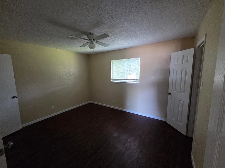 601 Harbour Ave #208 — Photo 9