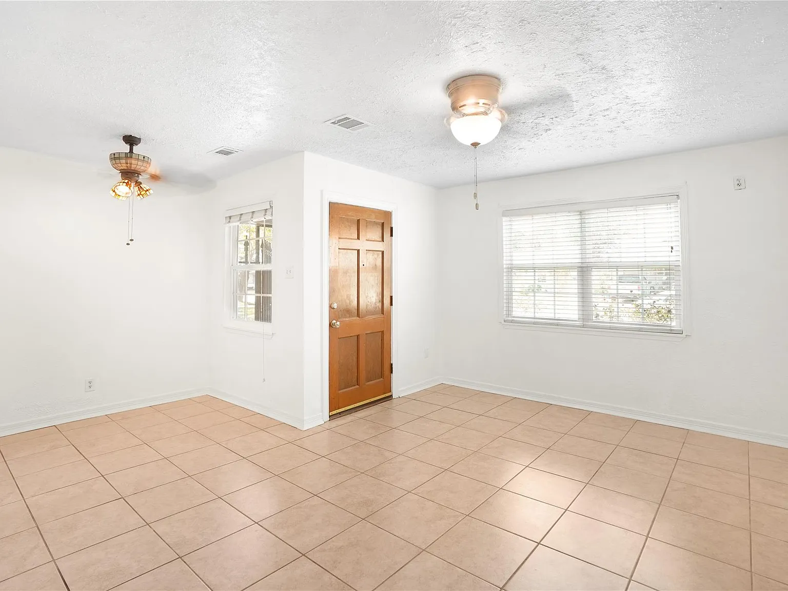 2 bed, 1.0 bath, 840 sqft, $1,450 — Photo 3