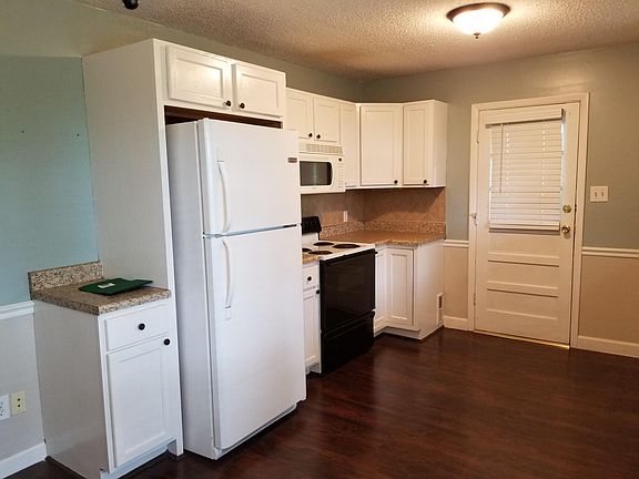 4th image of 2217 Melody Dr