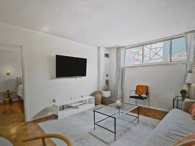 7111 Woodmont Ave #107 — Photo 6