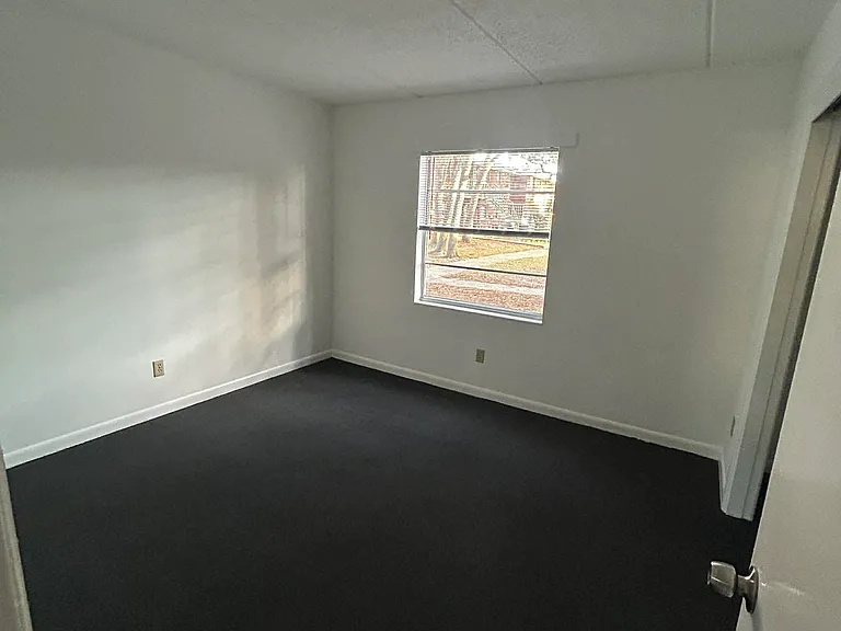 Pine Ridge Apartments at Shalimar — Photo 9
