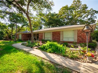 35 Golf Club Dr, Hilltop Lakes, TX 77871