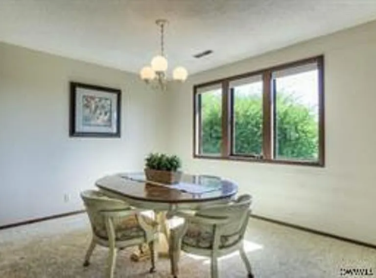 3324 Argyle Dr S — Photo 4