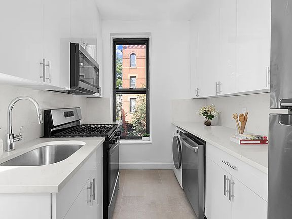 3rd image of 532 10th St APT 2