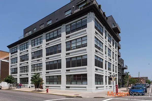 Sold by Modern Spaces | media 18