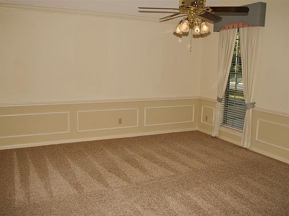 5th image of 3115 Woodland View Dr