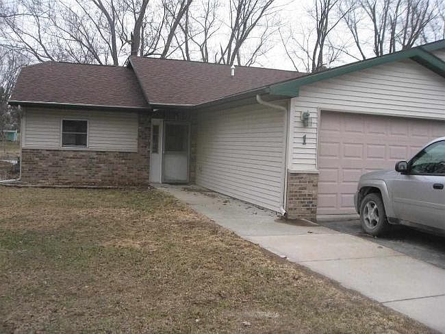 1st image of 1204 Lakeview Dr APT 1
