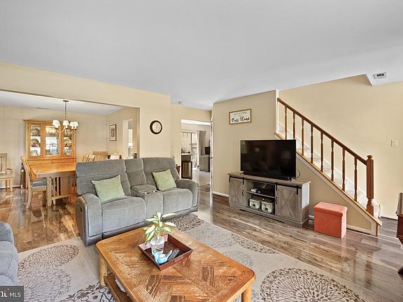 5th image of 46 Laurel Cir
