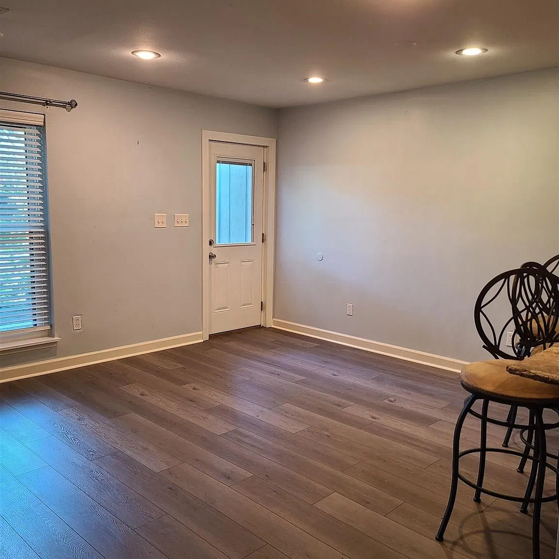 3 bed, 2.5 bath, 1251 sqft, $1,595 — Photo 3