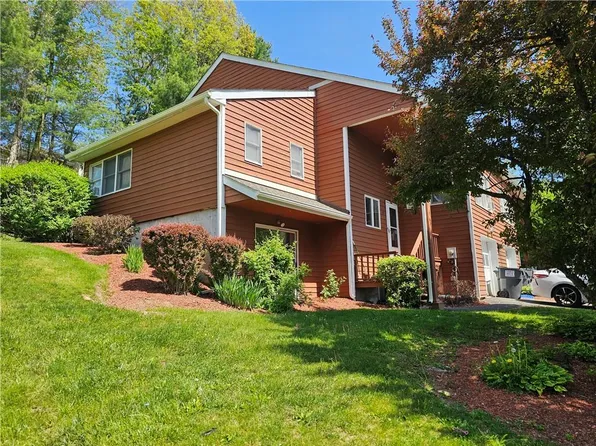 22 Woodland Way N, Ellenville, NY 12428