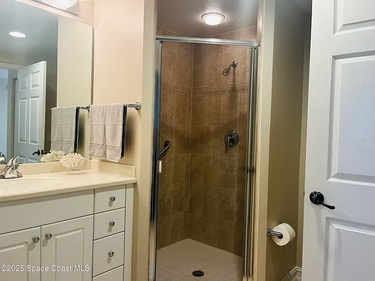 490 Sail Ln #605 — Photo 16
