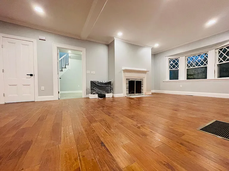 21 Maple St — Photo 5