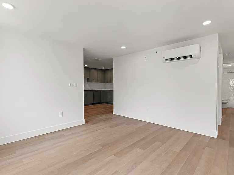 University Hill Apartments — Photo 19