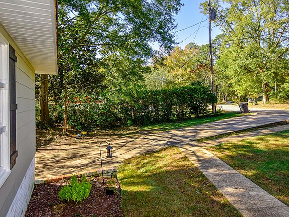 5th image of 1865 Pineview Dr