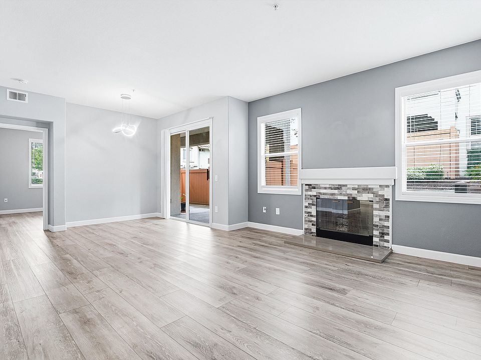 1st image of 176 California Ct #1