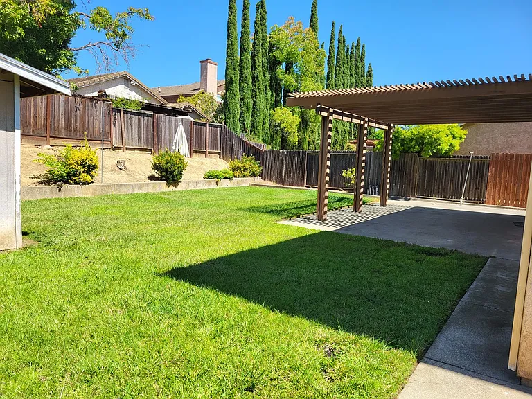 125 Serpentine Dr — Photo 37
