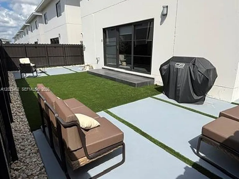 1314 NW 2nd Ln #1314 — Photo 5