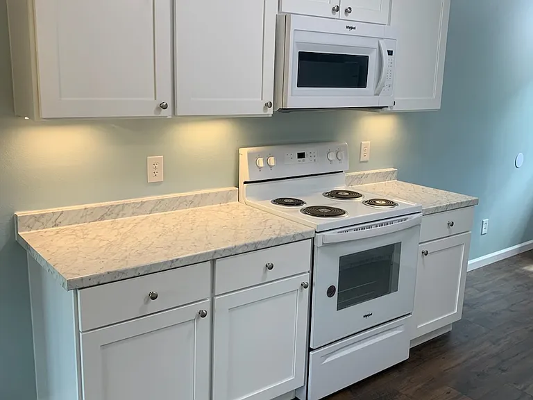 832 Hubert Dr — Photo 4