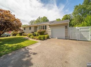 316 Danny Ln, Northvale, NJ 07647
