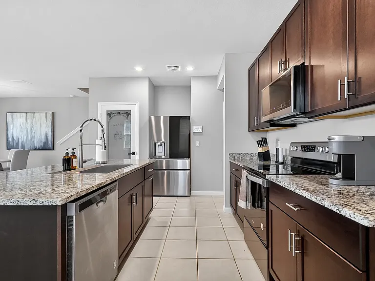 1721 Lindley St — Photo 4