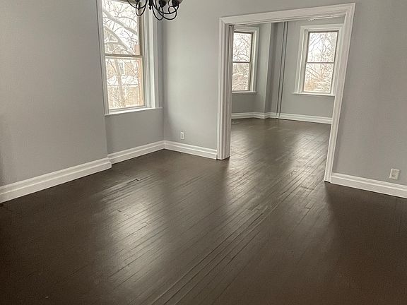 3rd image of 917 Woodlawn Ave
