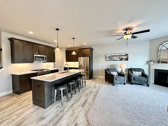 3rd image of 4621 Bellflower Dr #4