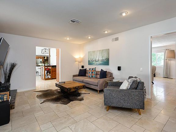 4th image of 2402 La Granada Dr