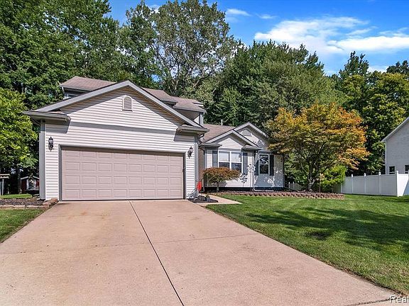 2nd image of 18453 Lawrence Ln
