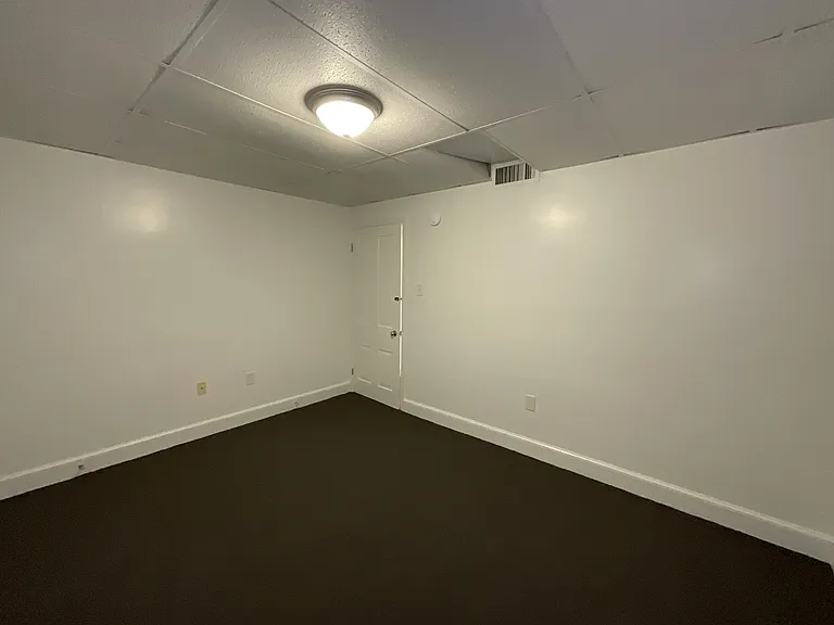 5 Center Sq — Photo 17