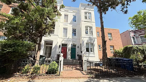 1118 F St NE #3 Photo 1