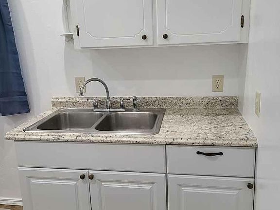 Kitchen sink area