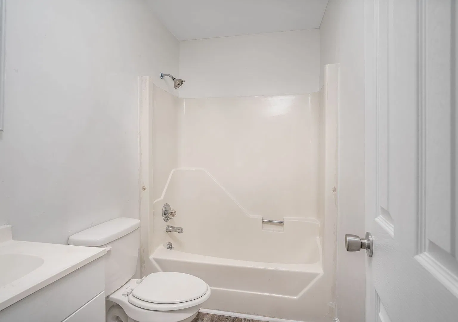 Layola Apartments — Photo 4