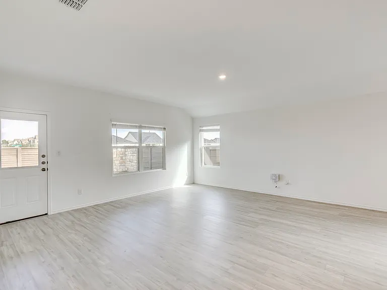 591 Avre Loop — Photo 6