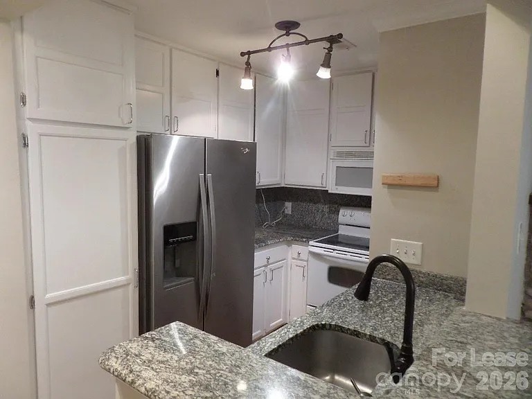 1109 E Morehead St #10 — Photo 2