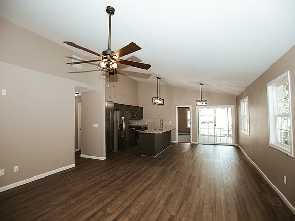 4th image of 106 E Trett St